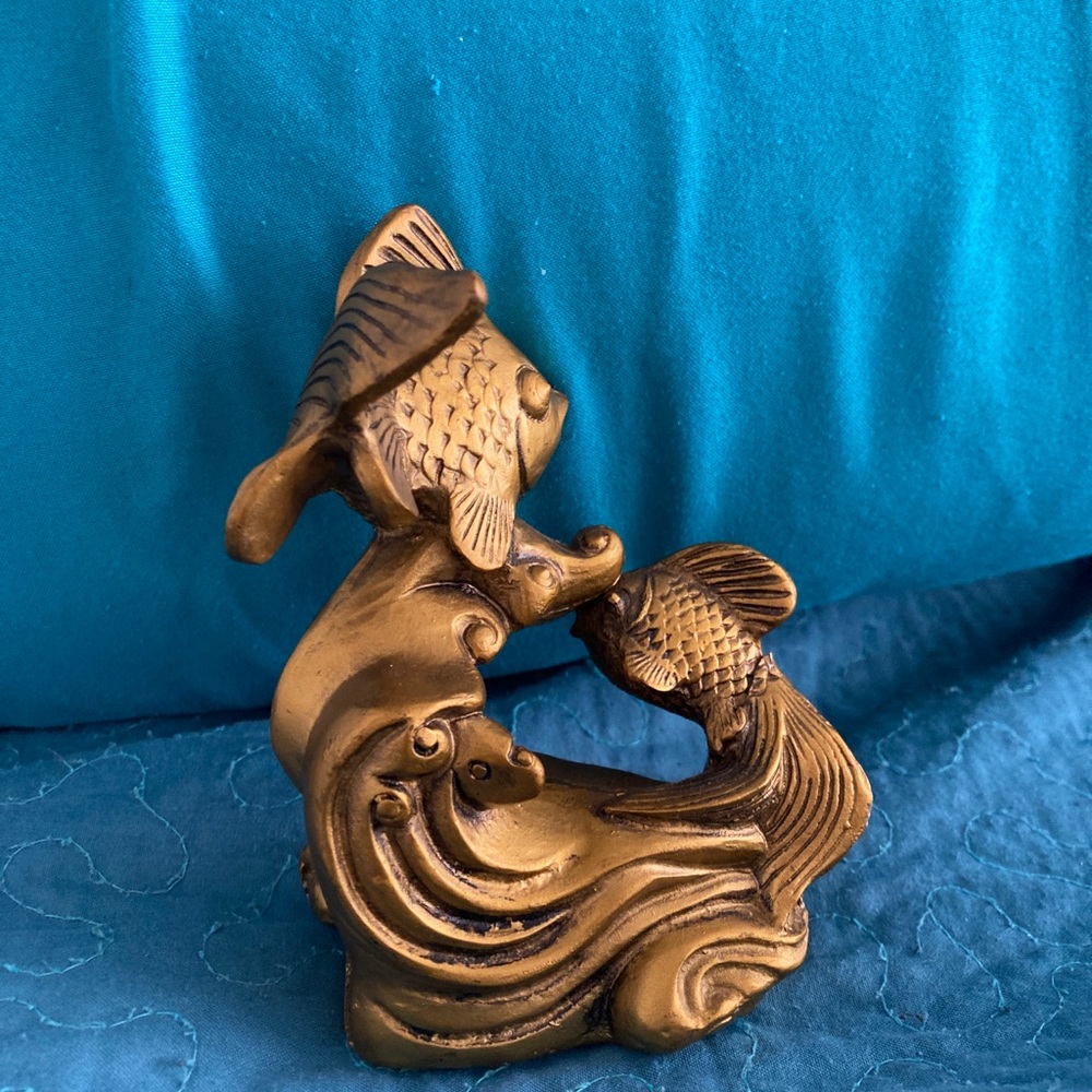 Bronze/copper miniature 5”x4” two fishes-koi or goldfish frolicking in water - Picture 5 of 6